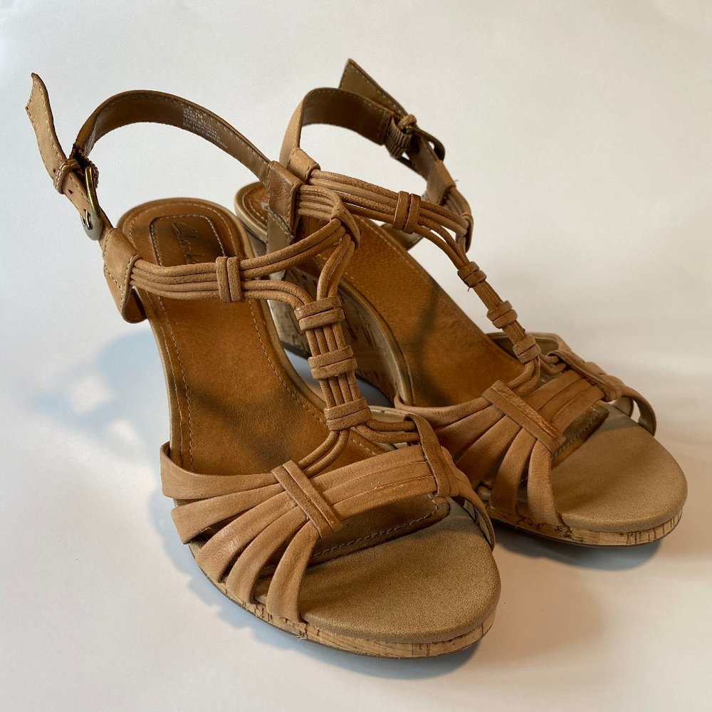 CLARKS Wedge Sandal w/ Cork Heel Tan Leather